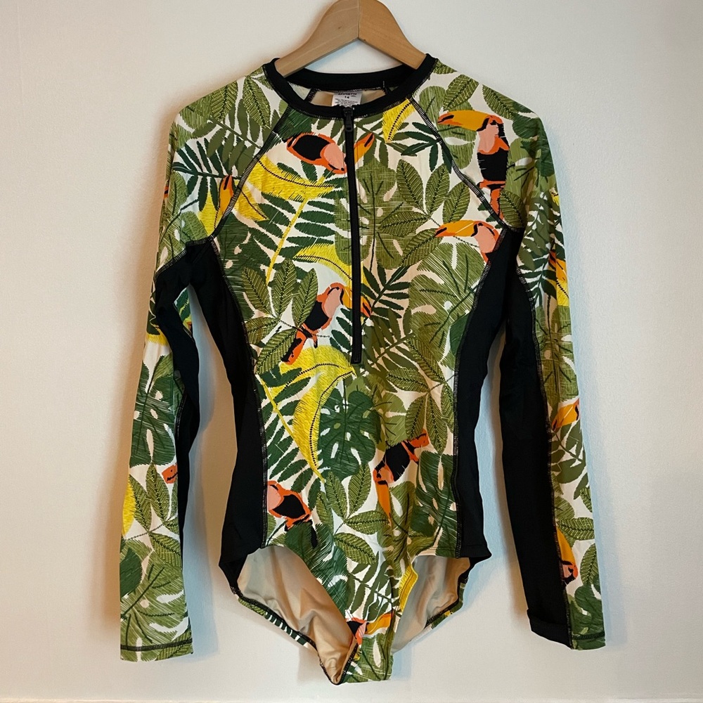 Duluth long sleeve swim NWT toucan and leaf print